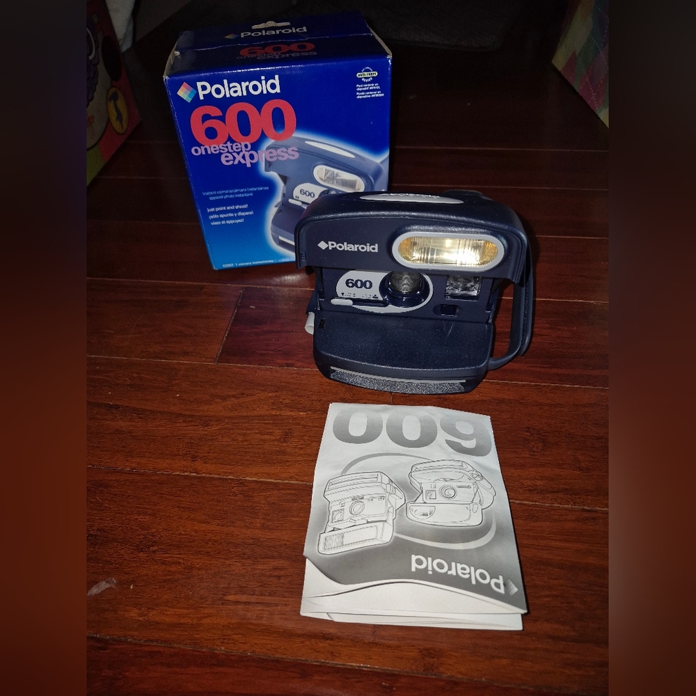 Vintage Polaroid 600 Instant Camera